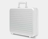 Luxe Luggage Chess Sets Image 2