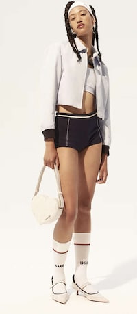 Luxurious Spring-Ready Streetwear Image 1