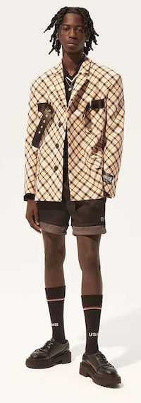 Luxurious Spring-Ready Streetwear Image 3