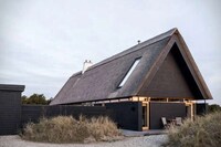 Local Culture-Honoring Beach House Image 3
