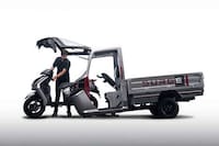 Shapeshifting Electric Rickshaw Scooters Image 8