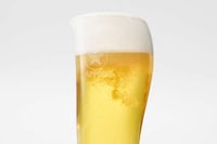 Perfect-Pour Beer Glasses Image 3