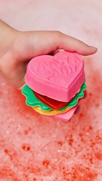 Burger-Shaped Bath Gifts Image 3