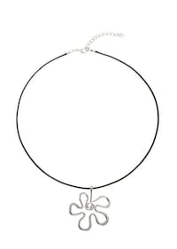 Y2K-Inspired Flower Necklaces Image 3