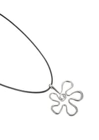 Y2K-Inspired Flower Necklaces Image 4