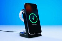 Swiveling Wireless Smartphone Chargers Image 6