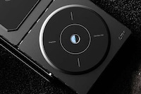 Adaptable Slim Smartphone Chargers Image 2