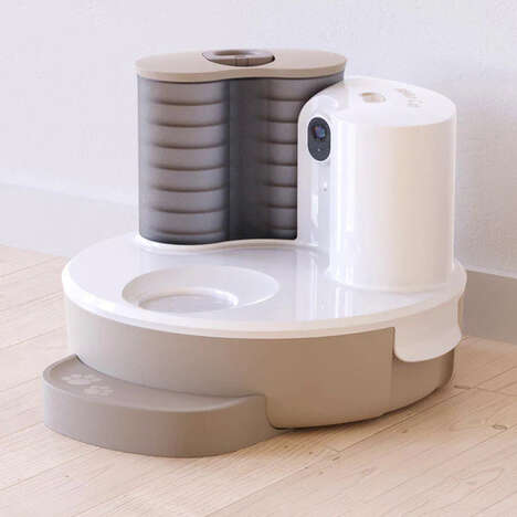 Fridge-Free Pet Feeders