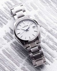 Pristine Snowflake-Mimicking Timepieces Image 1