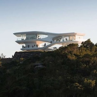 Mountain-Based Curved Viewpoints