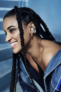 Fashionable Clip-On Earbuds Image 1