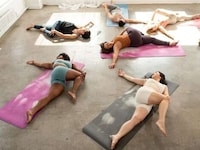 Heat-Reactive Yoga Mats Image 1