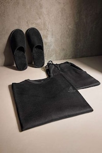 Luxurious Airline Amenity Kits Image 4
