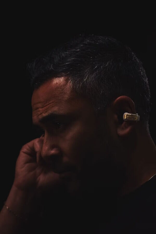Sporty Gem-Encrusted Earbuds Image 2