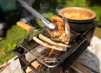 Flavor-Inducing Outdoor Mesh Pans Image 2