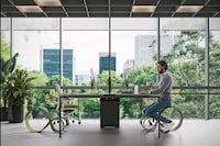Adaptable Ergonomic Office Seating Image 1