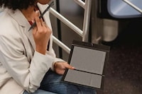 Efficient Dual-Screen eReaders Image 1