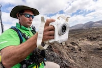 Space-Breaching Mirrorless Cameras Image 1