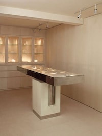 Subtly Luxurious Jewelry Stores Image 2
