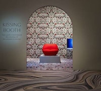 Kiss Lip-Shaped Lounge Chairs Image 3