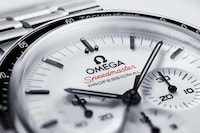 Opulent Glossy White Timepieces Image 3