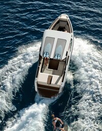 Emissions-Free Sport Boats Image 5
