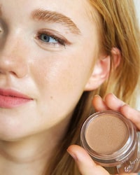 Weightless Bronzing Formulas Image 2