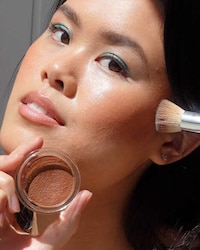 Weightless Bronzing Formulas Image 4