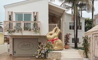 Easter Chocolate-Themed Getaways Image 1