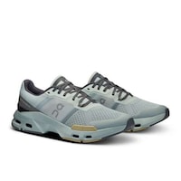 Performance-Focused Training Sneakers Image 2