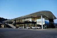 Tech-Centric Automotive Retailers