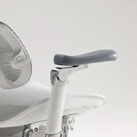 Gravity-Defying Office Chairs Image 2