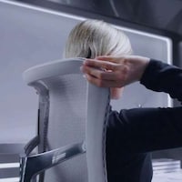 Gravity-Defying Office Chairs Image 6