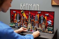 Buildable 3D Superhero Displays