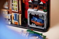 Buildable 3D Superhero Displays Image 4