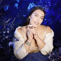 Bee-Inspired Regenerating Skincare Image 2