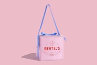 Movie-Inspired Vintage Handbags Image 3