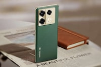 Stealthy Modern Luxe Smartphones Image 1