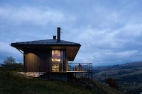 Modern Holiday Mountain Cabins Image 2