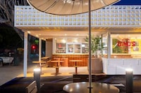 Glowing Chicken Restaurant Designs