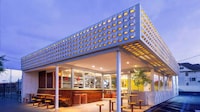 Glowing Chicken Restaurant Designs Image 3