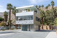 All-Metal Palm Spring Homes Image 2