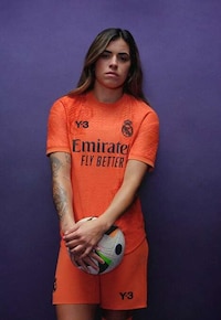 Rose-Centric Sports Kits Image 7