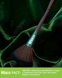 Broom-Shaped Beauty Brushes Image 1