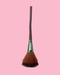 Broom-Shaped Beauty Brushes Image 3