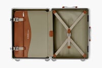 Textured 60s-Inspired Suitcases Image 2