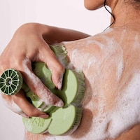 Soap-Embedded Body Scrubers Image 4