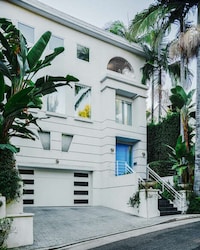 90s-Inspired Vibrant Home Designs Image 2