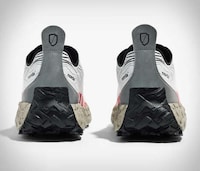 Ultra-Distance Runner Trail Shoes Image 3
