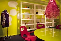 Surreal Shoe Showrooms Image 7